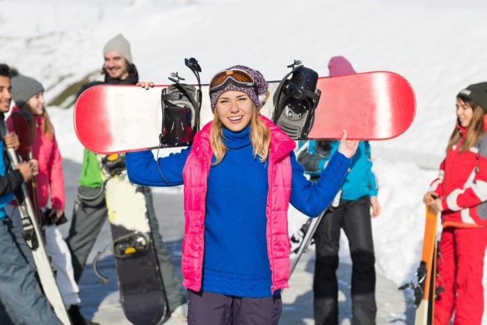 Giovani riders con lo snowboard pronti a sfidare le piste di Livigno