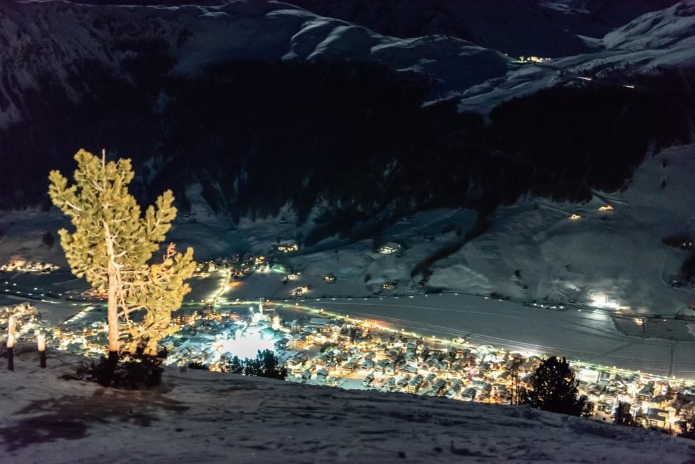 vista notturna di livigno, piccolo Tibet sulle Alpi