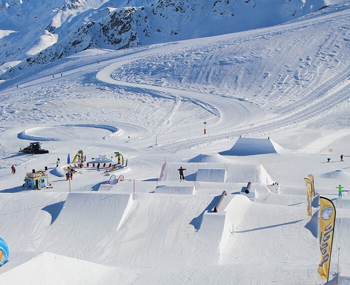 cunette, dossi e ostacoli allo snowpark Beach a Livigno